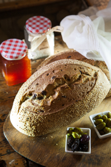 לחם זיתים תומר בלס - הלחם של תומר 2 כיכרות חומרים: 500 גר' קמח חיטה מלא 100% הסדרה הבריאה מתוצרת הטחנות הגדולות של א