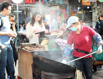 Kowloon Food Tour - Pandan Ice Cream