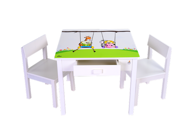 שולחן לילדים בצבע שמנת עם שתי מגירות לאחסון ושני כסאות תואמים, בצבע שמנת, מושלם עבור הילד.